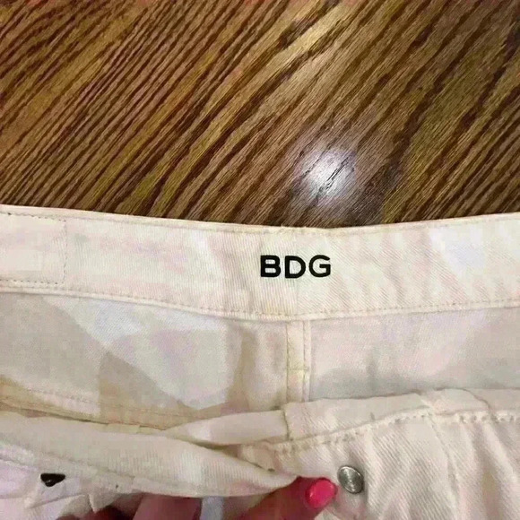 UO | BDG Dree Cheeky White High Rise Denim Shorts Size 31 - Picture 2 of 5